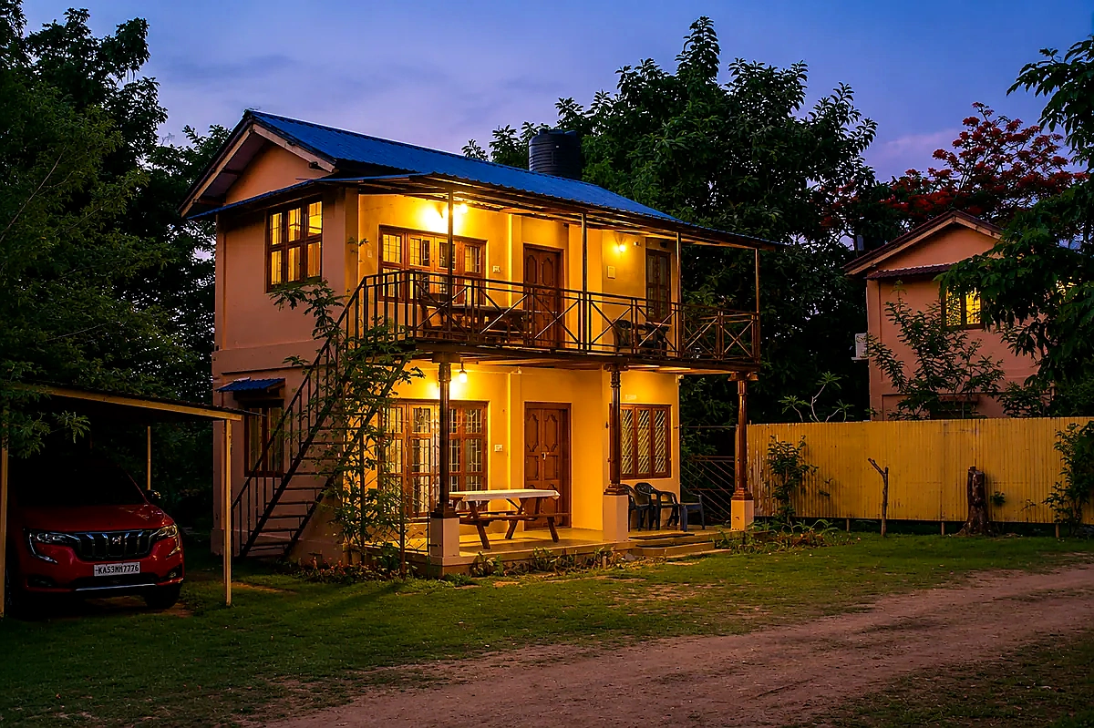 The approach to Aranyasun at dusk with the buildings lit